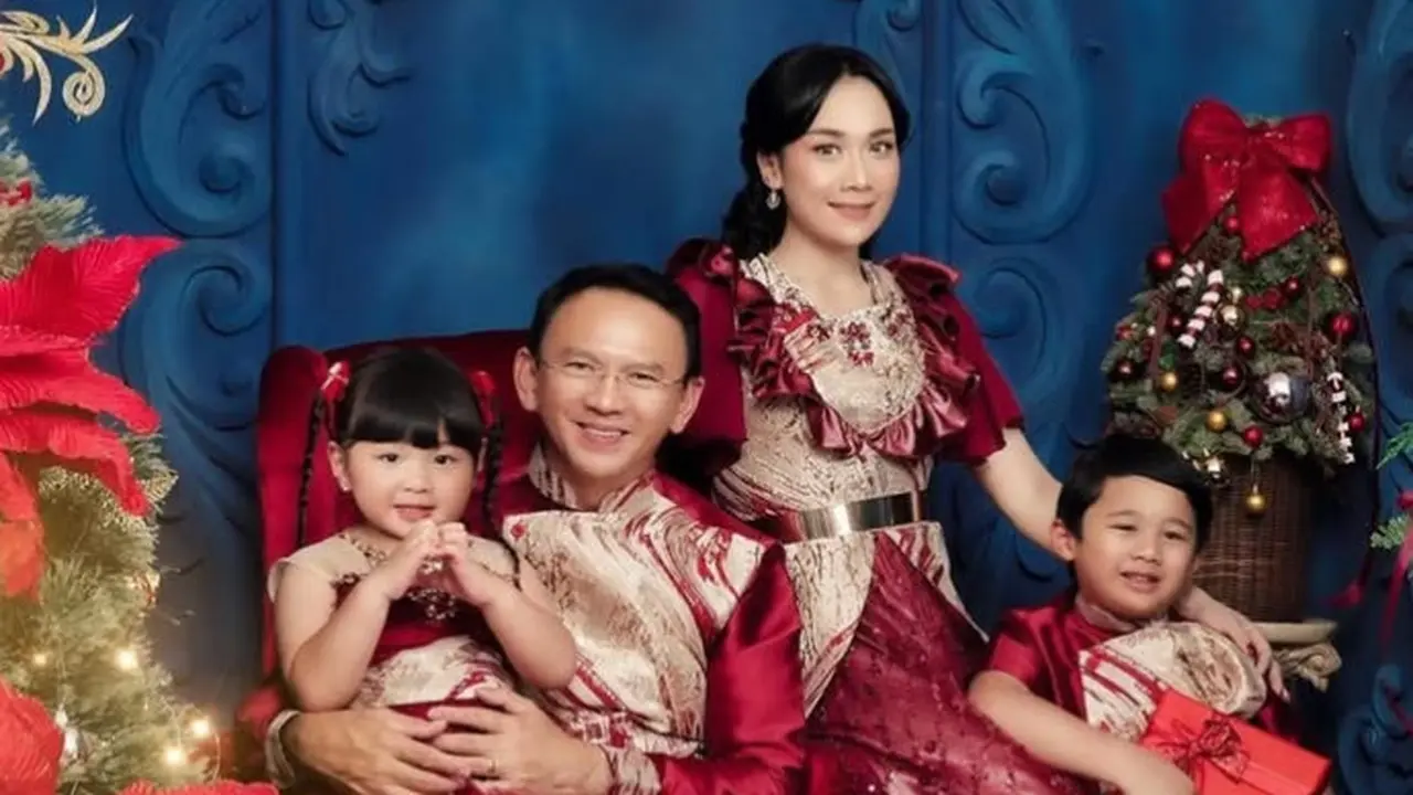 Gaya Kompak Keluarga Ahok Rayakan Natal dengan Pakaian Serba Merah