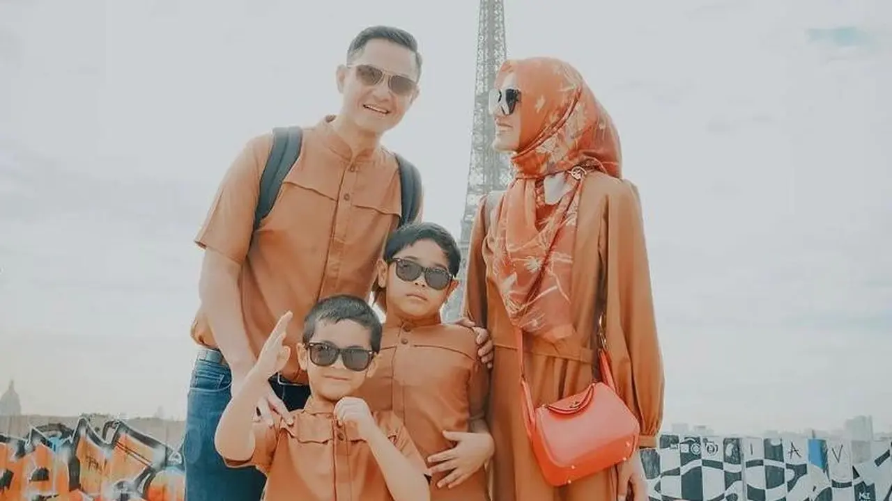 10 Gaya Hijab Kasual Alyssa Soebandono Liburan Bareng Dude Harlino dan Anak Keliling Eropa
