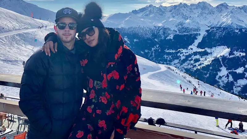 Romantisnya Liburan Tahun Baru Priyanka Chopra dan Nick Jonas di Swiss