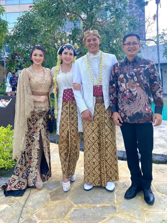 6 Potret Artis di Pernikahan Via Vallen, Gayanya Curi Perhatian
