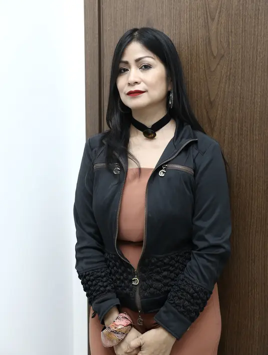 "Kemarin pas kemo pertama saya dapat dukungan dari dia (Linggasuri). Sebagai manusia kan kita takut saat harus kemo, saya sampai nangis nggak mau kemo tapi dia ada di samping saya," ujar Yana Zein di Rumah Sakit, Jakarta. (Galih W. Satria/Bintang.com)