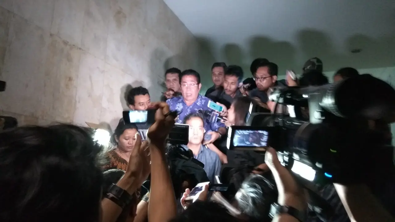 Suami Sylviana Murni, Gde Sardjana usai diperiksa penyidik Ditreskrimum Polda Metro Jaya. 