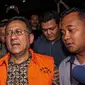 Awalnya Ketua DPD RI, Irman Gusman, tidak begitu saja mengakui menerima uang Rp100 juta diduga suap dari Direktur Utama CV Semesta Berjaya saat tim KPK melakukan OTT di rumah dinasnya, Jakarta, Sabtu (17/9). (Liputan6.com/Faizal Fanani)