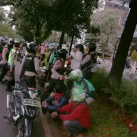 Foto Gojek dipukulin (Eduard Simon Silitonga/bintang.com)