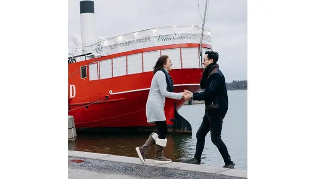 6 Potret Mesra Donna Agnesia dan Darius saat Liburan di Finlandia, Jadi Sorotan
