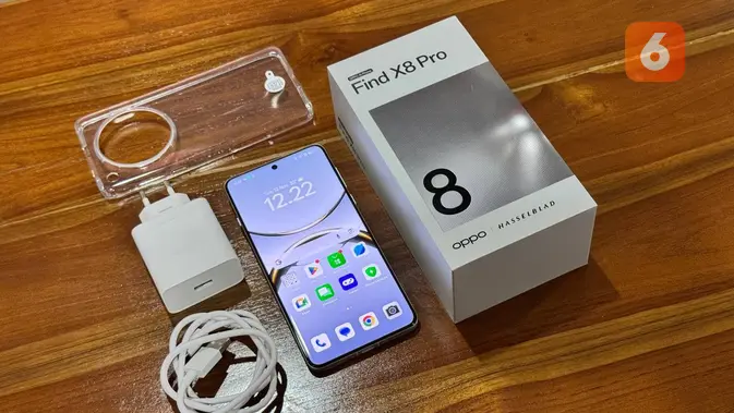 <p>Isi kotak penjualan Oppo Find X8 Pro. (Liputan6.com/ Yuslianson)</p>