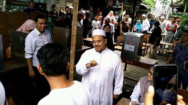 ENAM PLUS: Pilkada DKI, Rizieq Shihab Mencoblos di TPS Petamburan