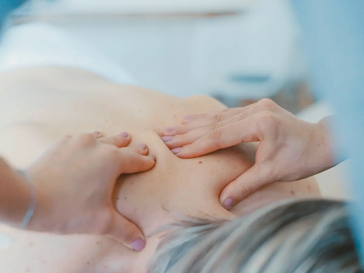 Risiko Pijat Saat Tubuh Dilanda Demam - Lifestyle Fimela.com