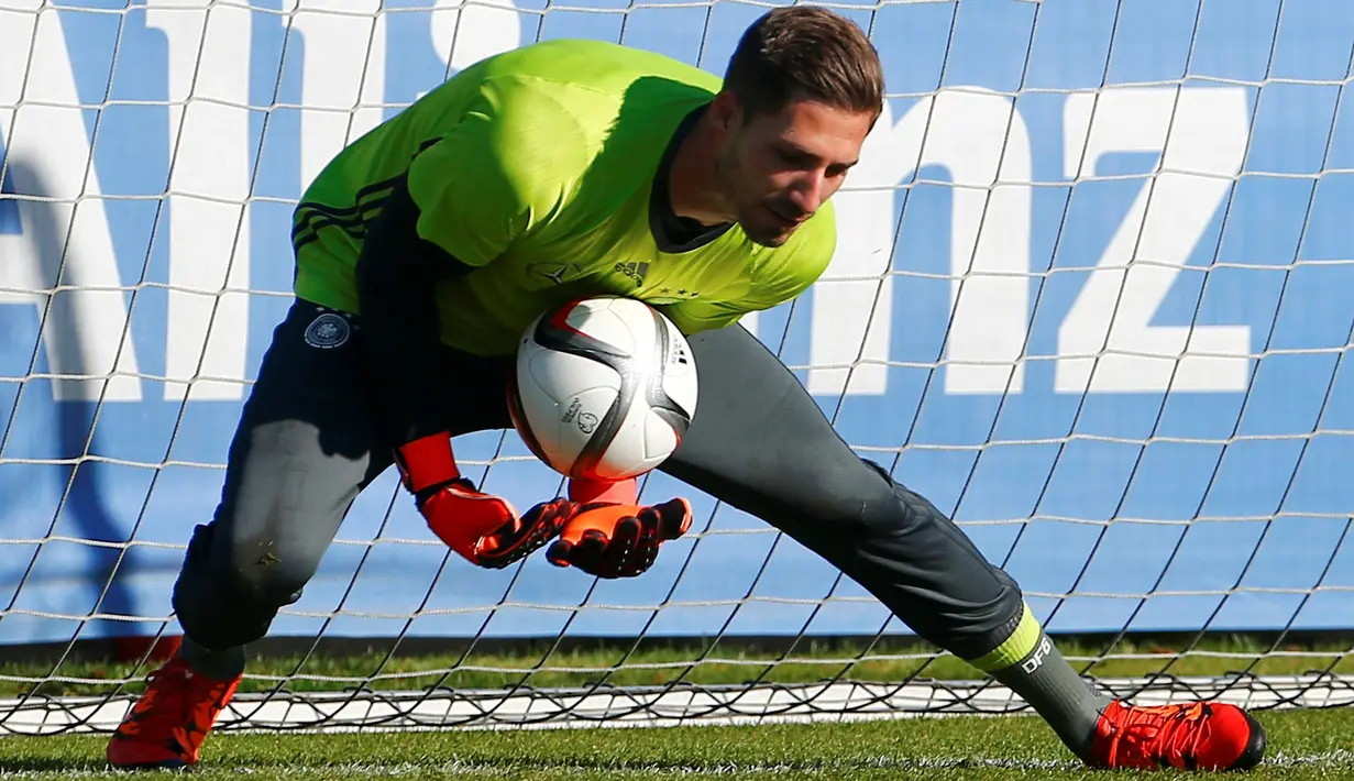 Kiper Kevin Trapp saat mengikuti sesi latihan  timnas Jerman jelang partai persahabatan dengan Perancis di Munich, Jerman, Rabu(11/11/2015) WIB. (REUTERS/Michael Dalder)