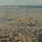 Ilustrasi sampah plastik di samudera. (Sumber Sydney Morning Herald)