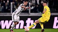 Penyerang Juventus Angel Di Maria menggiring bola melewati gelandang Nantes Andrei Girotto dalam duel leg pertama play-off babak gugur Liga Europa 2022/2023 di Allianz Stadium, Jumat (17/2/2023) dini hari WIB. Tim tuan rumah sempat unggul terlebih dahulu berkat gol Dusan Vlahovic sebelum Nantes menyamakan kedudukan melalui gol Ludovic Blas di babak kedua. (Marco BERTORELLO / AFP)