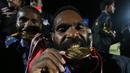 Keberhasilan tim sepak bola putra Papua ini menambah manis catatan mereka di PON Papua ini. Pasalnya tim sepak bola putri Papua juga berhasil memenangkan medali emas sebelumnya. (PB PON XX Papua/Chaarly Lopulua)