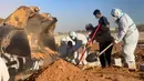 Seorang pejabat dari pemerintah Libya timur yang berbasis di Tobruk mengatakan, jenazah terus ditemukan di laut. (AP Photo/Yousef Murad)