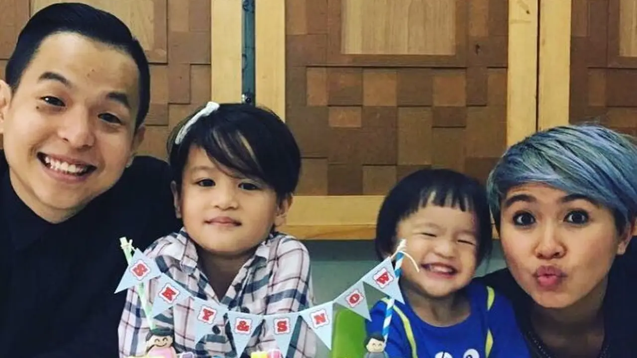 [Bintang] Ernest Prakasa dan Meira Anastasia