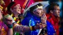 Raut kecemasan terlihat di wajah suporter Timnas Jerman saat menyaksikan laga Jerman kontra Aljazair melalui layar lebar di Berlin, (1/7/2014). (REUTERS/Thomas Peter)