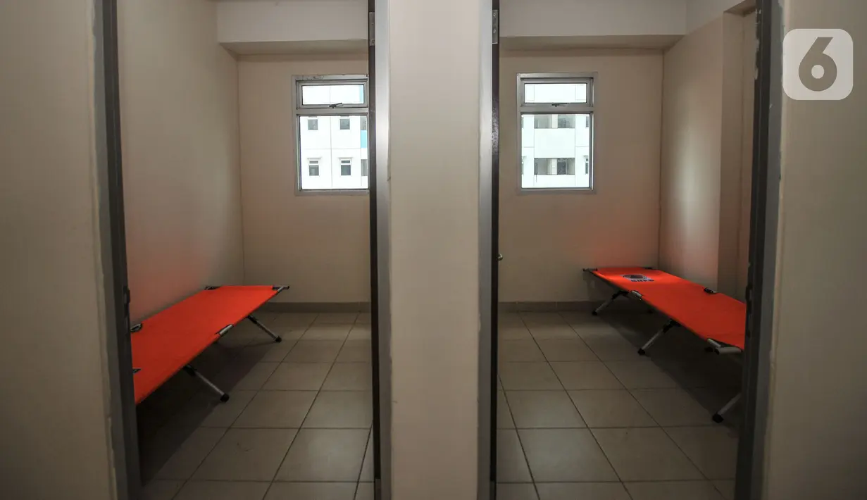 Kondisi unit yang telah disiapkan untuk tempat isolasi pasien COVID-19 di Rusun Nagrak, Cilincing, Jakarta Utara, Selasa (15/6/2021). Tiap unit di Rusun Nagrak terdiri atas atas kamar yang diperkirakan mampu menampung hingga 2.550 orang. (merdeka.com/Iqbal S. Nugroho)