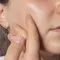 Wajah Berminyak di Siang Hari, Ini Tips Mengatasinya Tanpa Harus Touch Up