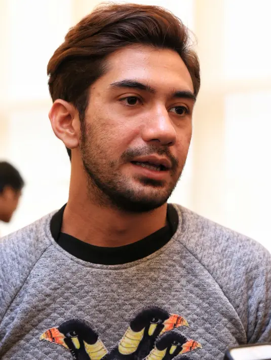 Sebelum bermain di film Surga Yang Tak Dirindukan 2 ini, beberapa judul film bergenre religi pun banyak dibintangi oleh seorang Reza. Namun ia mengaku sengaja untuk beralih dari  film religi tersebut. (Adrian Putra/Bintang.com)