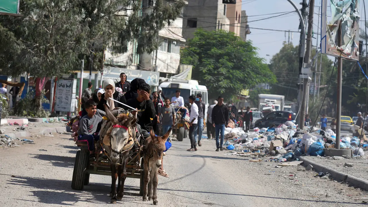 Warga Palestina Tinggalkan Gaza