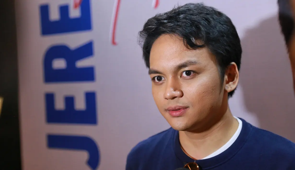 Menurutnya, sebagai musisi ia harus berangkat berdasarkan yang disukainya. Terutama yang bisa membuat hatinya bergetar dan bahagia. (Adrian Putra/Bintang.com)