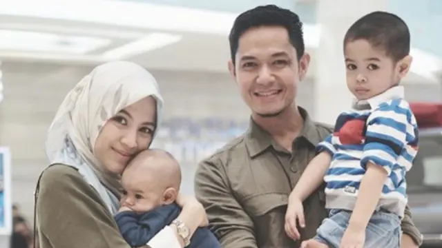 [Bintang] Dude Harlino dan Alyssa Soebandono