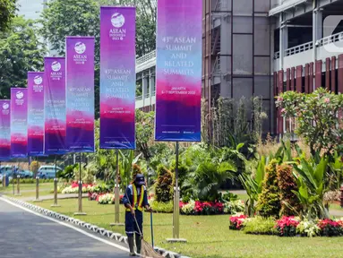 Suasana Jakarta Convention Center jelang Konferensi Tingkat Tinggi (KTT) ke-43 ASEAN 2023 di Jakarta, Senin (4/9/2023). (Liputan6.com/Faizal Fanani)