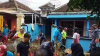 Banjir Kota Banyuwangi Surut, Warga Mulai Bersih-Bersih Rumah