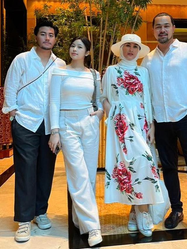 Potret keluarga Sultan Djorghi (Sumber: Instagram/djorghisultan dan Instagram/hapsarianissa29)