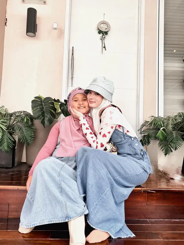 7 Potret Geng 'Janda' Glowing Saat Asuh Anak, Single Parent Hebat