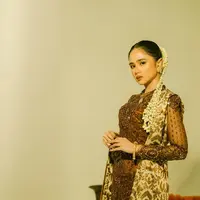 Pesona Tissa Biani Kenakan Ronce Melati. [@tissabiani]