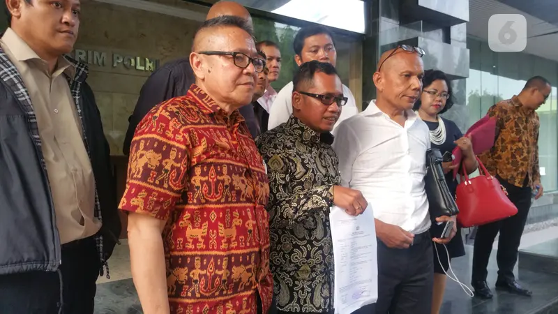 Sejumlah kuasa hukum pun bergantian melaporkan Calon Presiden Prabowo Subianto dan Wakil Ketua DPR RI Fadli Zon atas statement mereka yang dinilai mendukung kebohongan Ratna Sarumpaet.