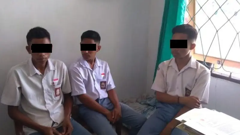 Tiga siswa diduga mengeroyok guru hingga babak belur di Kupang. (Foto: Liputan6.com/Ola Keda)