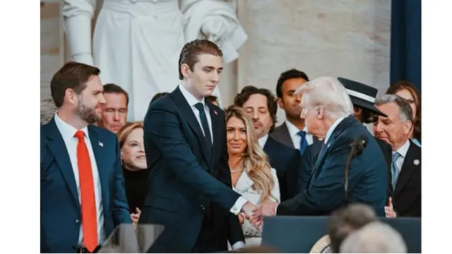 6 Potret Barron Trump yang Bikin Salfok di Pelantikan Donald Trump Presiden AS