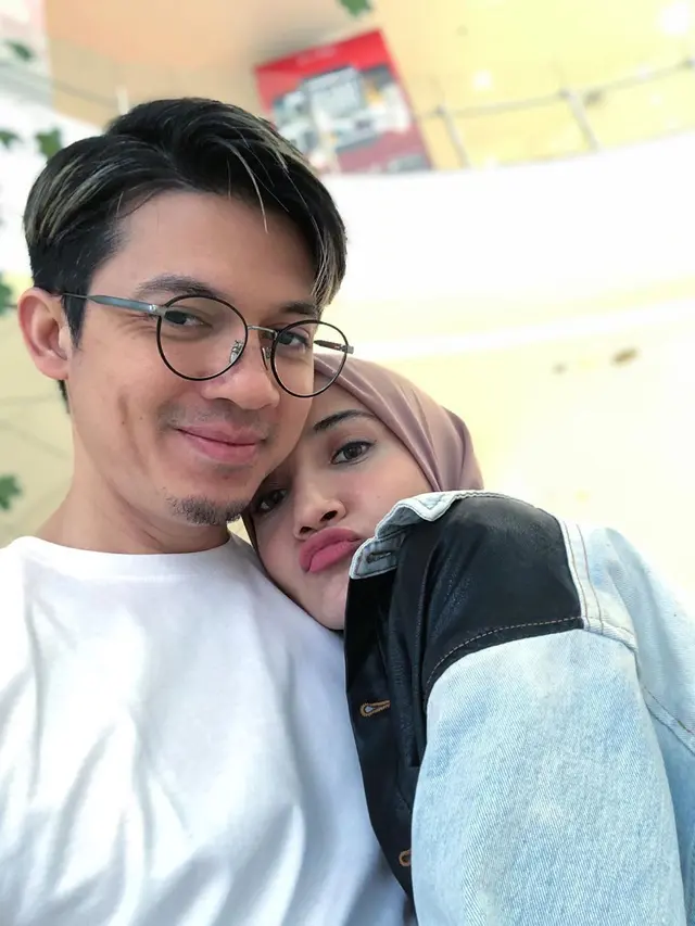 7 Potret Romantis Irwansyah dan Zaskia Sungkar yang Punya Panggilan Si Manja