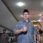 Pasangan Sudirman Said dan Ida Fauziah berpose sebelum mendaftar sebagai Cagub dan Cawagub Jawa Tengah di KPUD Jateng, Rabu (10/1). Pasangan ini didukung oleh Partai Gerinda, PKS , PKB dan PAN. (Liputan6.com/Gholib)