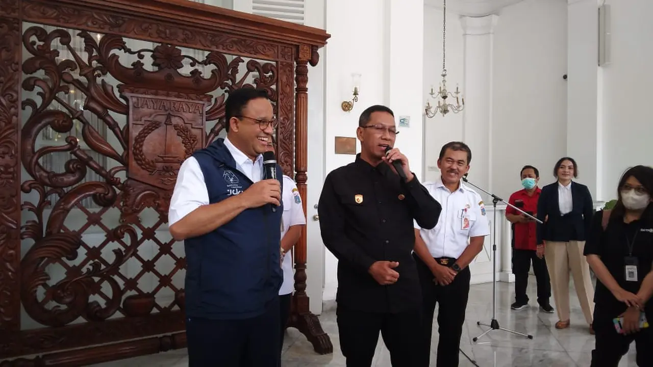 Kepala Sekretariat Presiden (Kasetpres) Heru Budi Hartono dan Gubernur DKI Jakarta Anies Baswedan di Balai Kota Jakarta