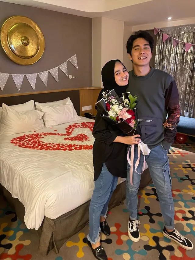 Momen Perayaan Ultah Evan Marvino yang ke-27, Dapat Kejutan Manis dari Istri. (Sumber: Instagram/evanmarvino)