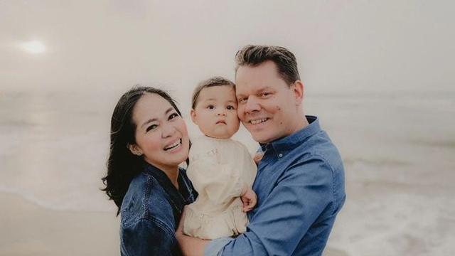Anniversary ke-2, Ini 7 Potret Bahagia Gracia Indri dan Keluarga di Belanda