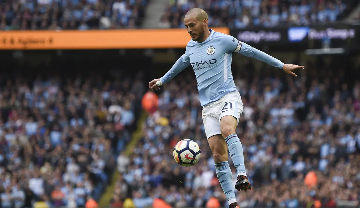 Pemain Manchester City, David Silva memimpin puncak klasemen pemain dengan assists terbnyak hingga pekan ke-11. Total Silva telah melakukan tujuh kali assists untuk timnya.  AFP/Oli Scarff)