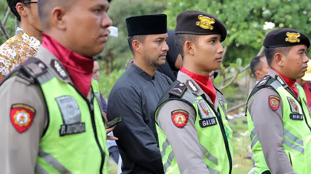 [Bintang] Pemakaman Ayah Anjasmara