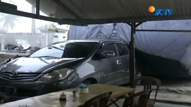 Diduga akibat rem blong, sebuah truk pengangkut telur di Subang, menabrak tiga kendaraan lainnya. Kecelakaan tersebut mengakibatkan kemacetan lantaran badan truk ada di bahu jalan.