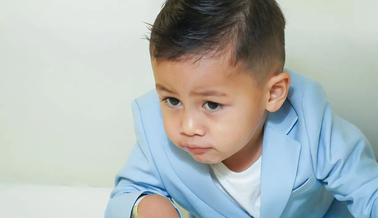 Kenzo Eldrago Wong adik Kiano ini lahir pada 9 Oktober 2021 lalu. Kini, pada tahun ini Kenzo genap dua tahun. Sebuah perayaan ulang tahun digelar bersama dengan teman-teman anak selebriti lain. [Instagram/baimwong]