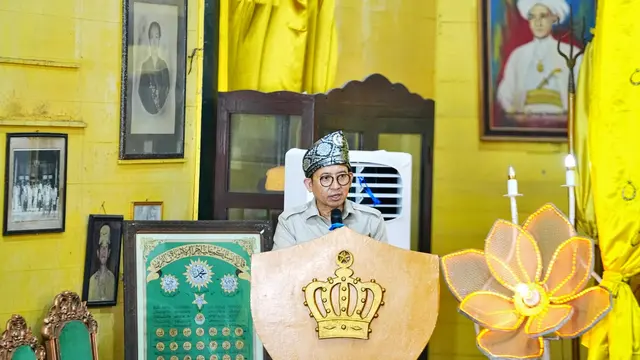 Menteri Kebudayaan Fadli Zon mengunjungi Istana Kadriah, Kesultanan Pontianak, Kalimantan Barat.