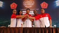 Ferry (Net TV), Abdee Negara (Ketua Steering Committee), Letjen TNI Agus Sutomo (Ketua Organizing Committee), Hasani Abdulgani (Ketua Pelaksana), Mayjen TNI Dodik Widjonarko, hadir dalam Konferensi Pers Piala Jenderal Sudirman 2015. (Bola.com/Arief Bagus)