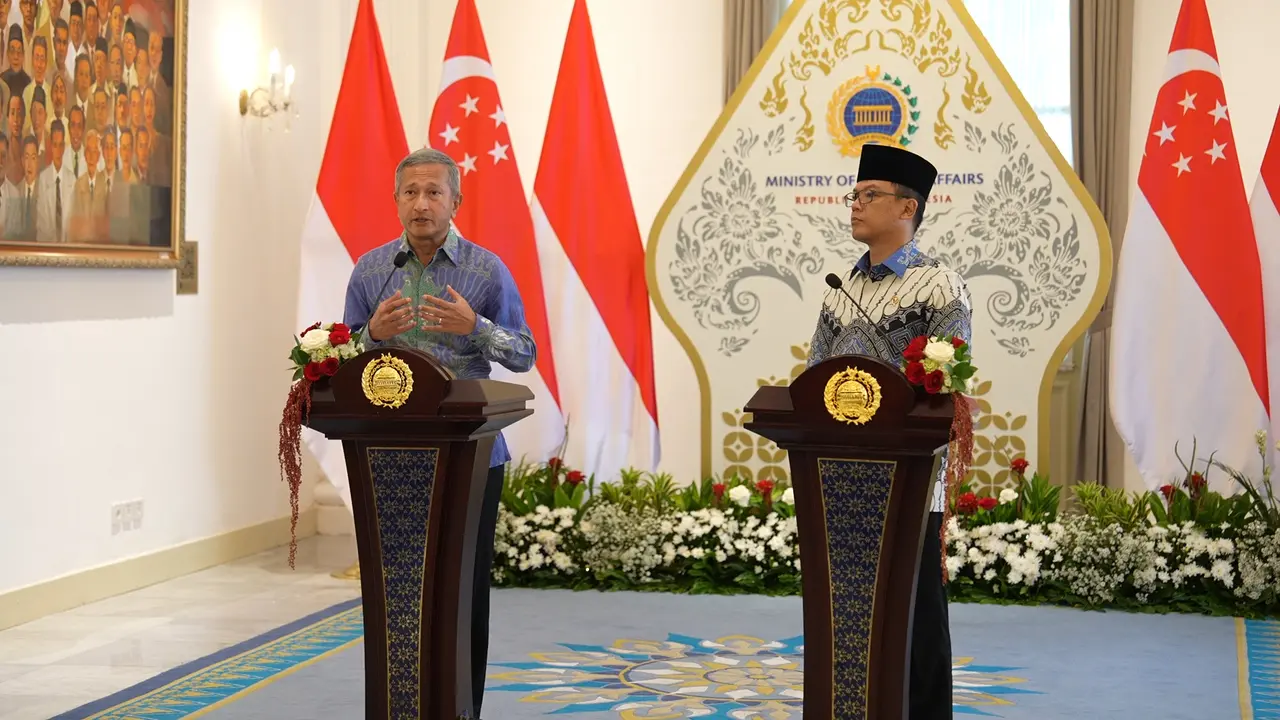 Menlu Singapura Vivian Balakrishnan dan Menlu RI Sugiono