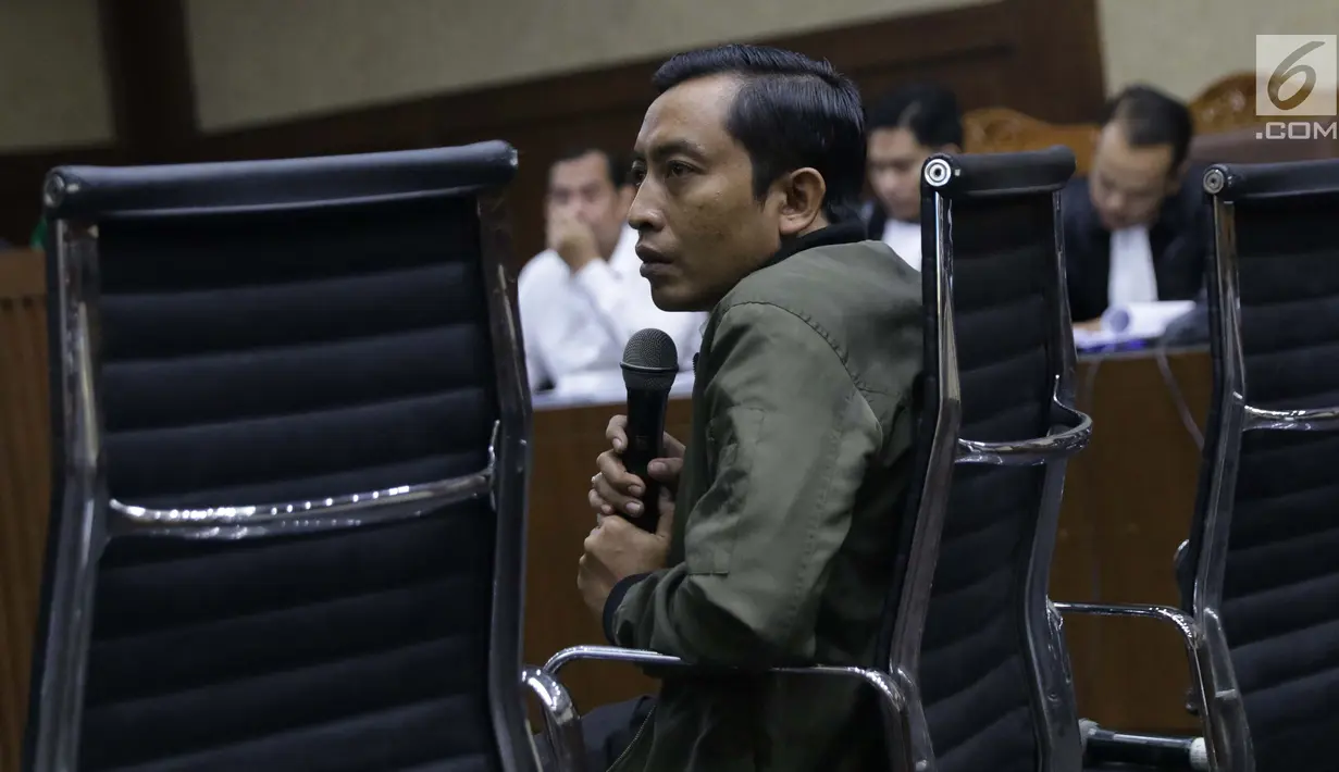 Staf khusus Menteri Agama, Gugus Joko Waskito saat memberi keterangan sebagai saksi pada sidang lanjutan dugaan suap seleksi pengisian jabatan di Kemenag dengan terdakwa Haris Hasanuddin dan M Muafad Wirahadi di Pengadilan Tipikor, Jakarta, Rabu (10/7/2019). (Liputan6.com/Helmi Fithriansyah)