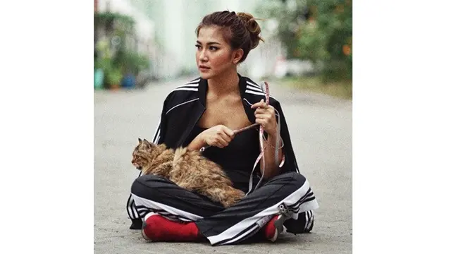 7 Gaya Sporty Dita Fakhrana, Presenter Cantik yang Tengah Naik Daun