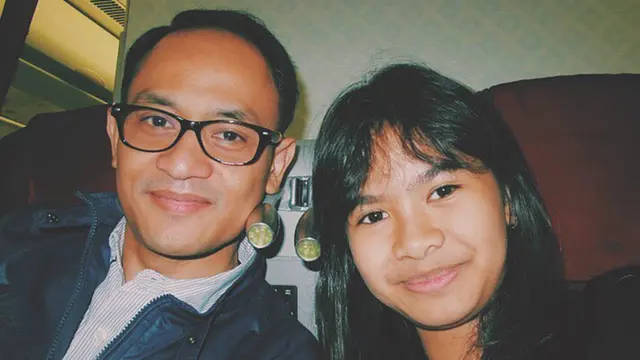 Jadi Ayah Sambung, Ini 6 Potret Kedekatan Suami Iis Dahlia dan Salshadilla