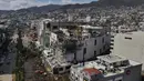 Bangunan-bangunan yang rusak berdiri setelah Badai Otis menerjang Acapulco, Meksiko, Kamis, 26 Oktober 2023. (AP Photo/Felix Marquez)