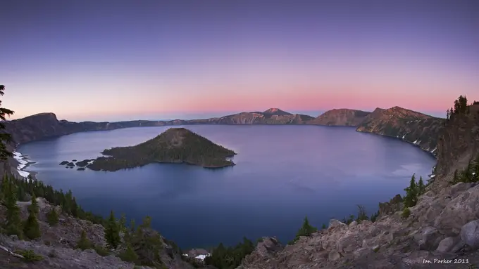 Terbius Pesona Danau Keramat di Atas Awan